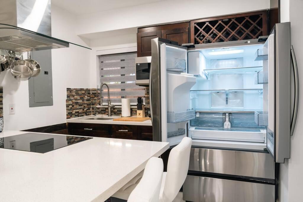 Luxury Retreat 3B ,2Ba Pool , Coral Gables Center Villa Miami Exteriör bild