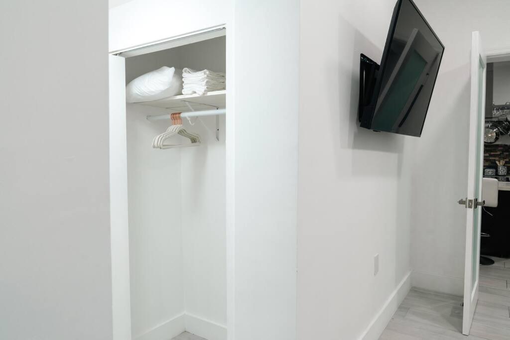 Luxury Retreat 3B ,2Ba Pool , Coral Gables Center Villa Miami Exteriör bild