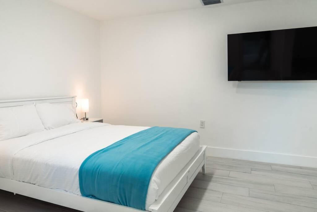 Luxury Retreat 3B ,2Ba Pool , Coral Gables Center Villa Miami Exteriör bild