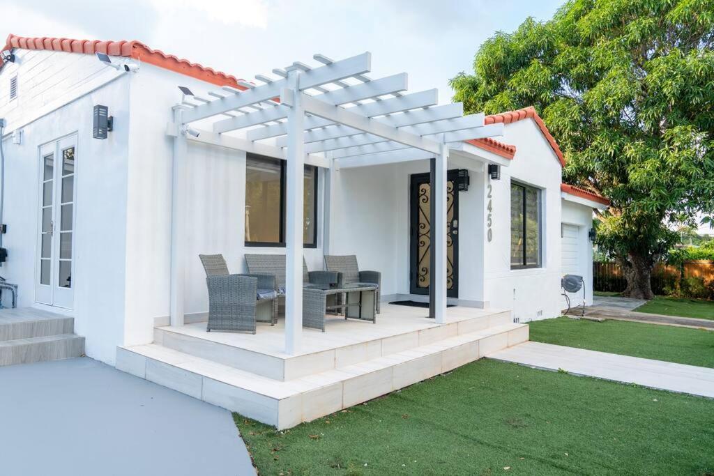 Luxury Retreat 3B ,2Ba Pool , Coral Gables Center Villa Miami Exteriör bild