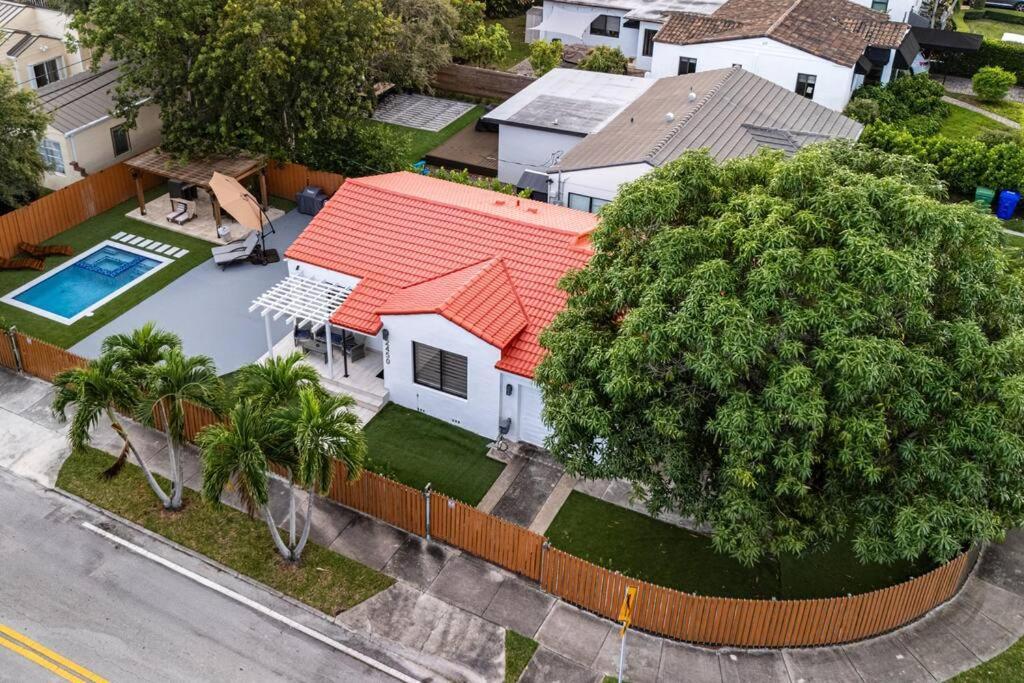 Luxury Retreat 3B ,2Ba Pool , Coral Gables Center Villa Miami Exteriör bild
